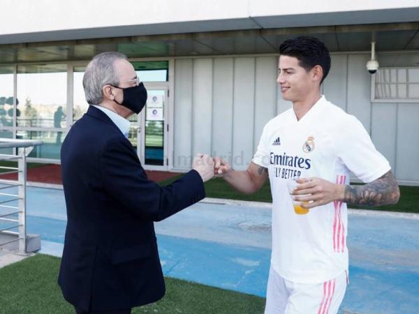 Así luce James Rodríguez con la nueva camiseta del Real Madrid.
