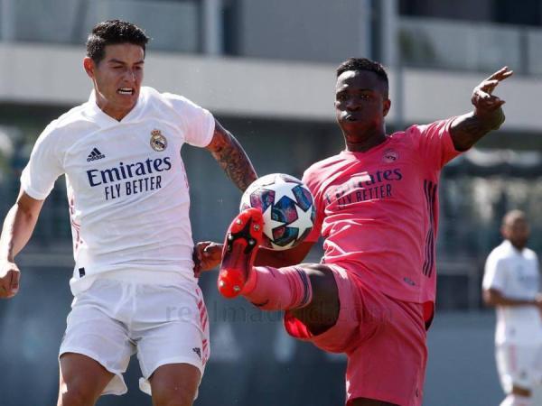 Así luce James Rodríguez con la nueva camiseta del Real Madrid.