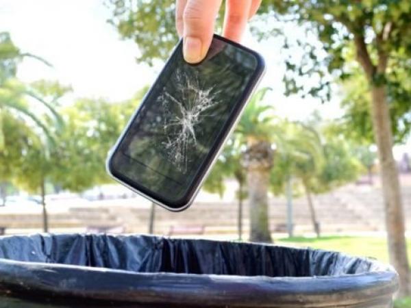 BBC Mundo: Teléfono en la basura