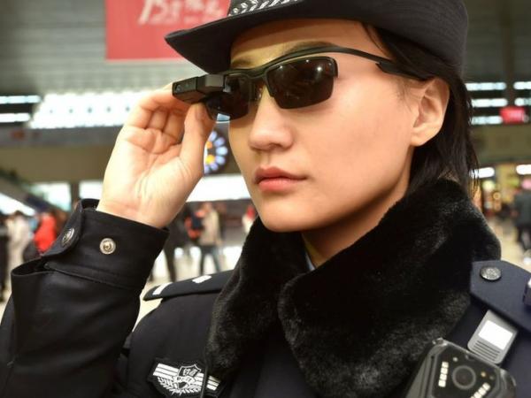 BBC Mundo: Es mucho lo que está en juego, no sólo para las fuerzas del orden, sino para nuestro derecho a la intimidad como individuos.