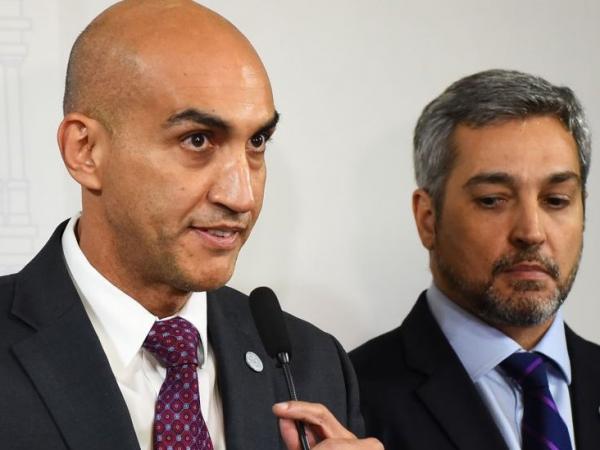 BBC Mundo: Julio Mazzoleni junto a Mario Abdo Benítez.