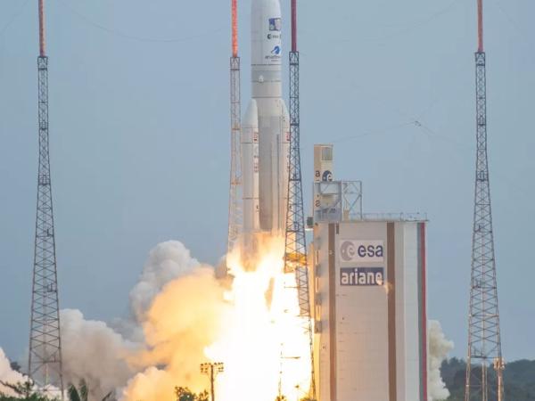 BBC Mundo: Momento del despegue del coehete Ariane-5