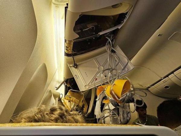 BBC Mundo: Interior del avión afectado.