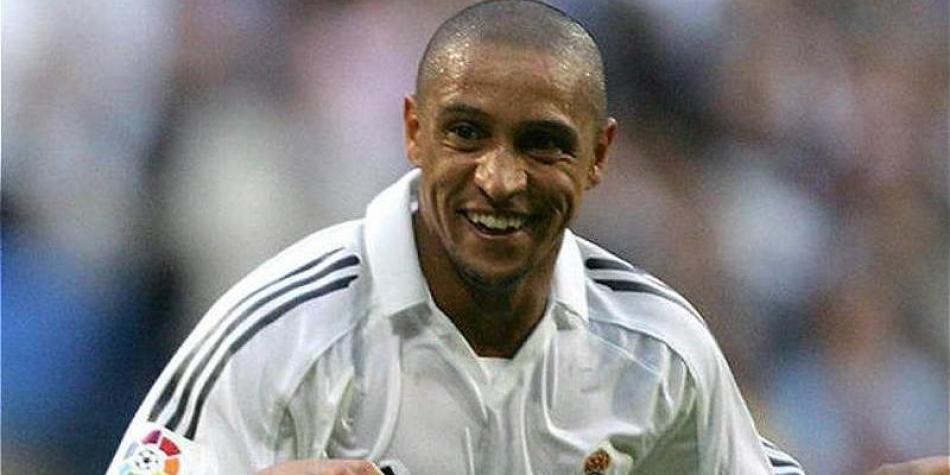 Siempre alegre vistiendo su camiseta n&uacute;mero 3. Roberto Carlos es el lateral izquierdo m&aacute;s recordado en la casa blanca, donde estuvo entre 1996 y 2007.