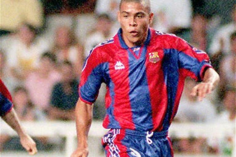 El delantero brasile&ntilde;o, Ronaldo, pas&oacute; por ambos equipos dejando goles y buen f&uacute;tbol. Empez&oacute; en Barcelona en 1996 y 1997, pero en el 2002 pas&oacute; al Madrid hasta el 2007.