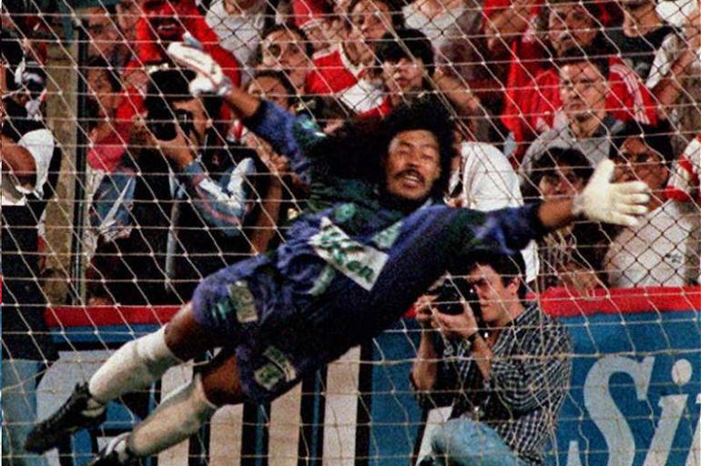 Gracias a sus buenas atajadas en Atl&eacute;tico Nacional, Ren&eacute; Higuita fue catalogado como el octavo mejor arquero del siglo XX para la Federaci&oacute;n Internacional de Historia y Estad&iacute;stica de F&uacute;tbol.