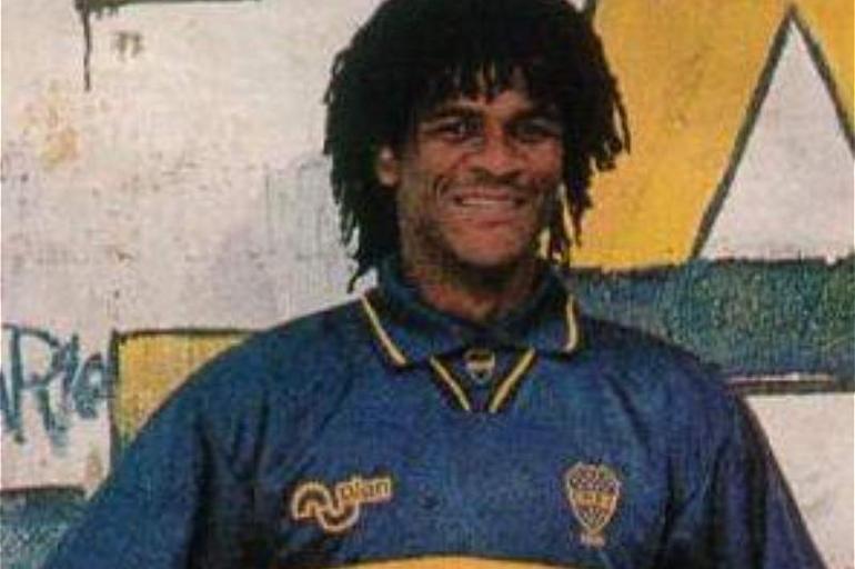 John Jairo Tr&eacute;llez tuvo un paso discreto por la instituci&oacute;n 'xeneize', la 'Turbina' lleg&oacute; por pedido de C&eacute;sar Menotti y solo pudo anotar dos goles en 19 partidos.