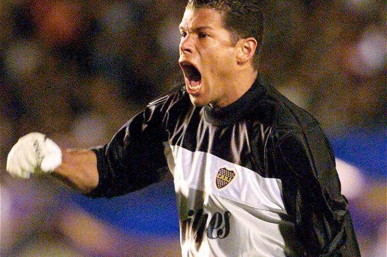 &Oacute;scar C&oacute;rdoba a su llegada se hizo due&ntilde;o del arco 'bostero'. Con seis t&iacute;tulos en su haber, fue decisivo en la tanda de penaltis para lograr la Copa Libertadores en dos ocasiones, 2000 y 2001.