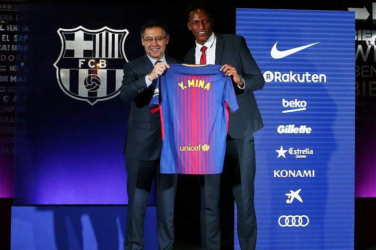 Yerry Mina es el primer jugador colombiano en firmar un contrato con Barcelona.