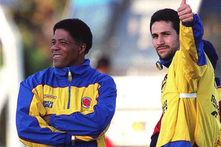 El central de la Selecci&oacute;n Colombia, Mario Yepes (der.), junto a uno de sus m&aacute;s grandes maestros, Francisco Maturana.