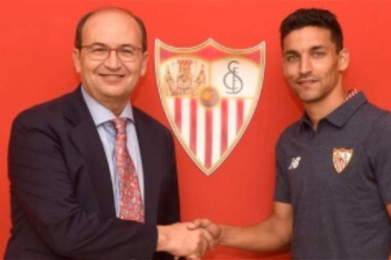 Jesús Navas, (der) retorna al Sevilla, club en el que se formó como jugador.