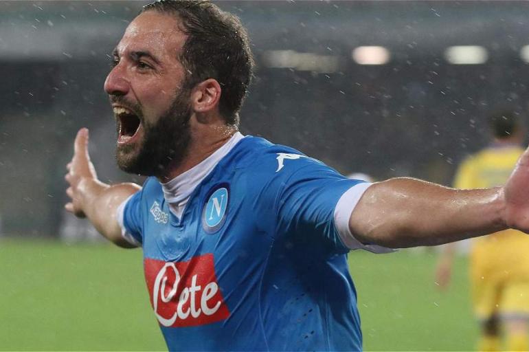 Gonzalo Higuaín, máximo anotador de la Serie A con 36 goles.