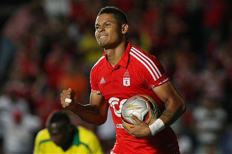 Ayron del Valle llegó a 26 goles en el Torneo de la B.