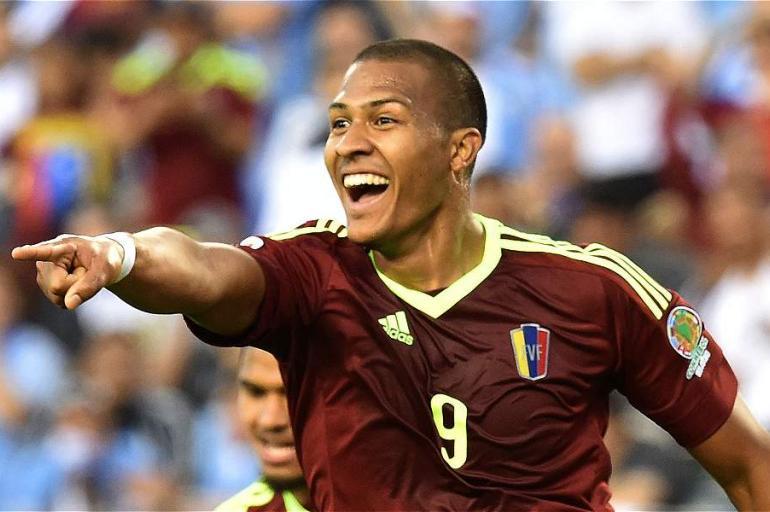 Salomón Rondón es uno de los jugadores que convocó Dudamel para enfrentar a Colombia.