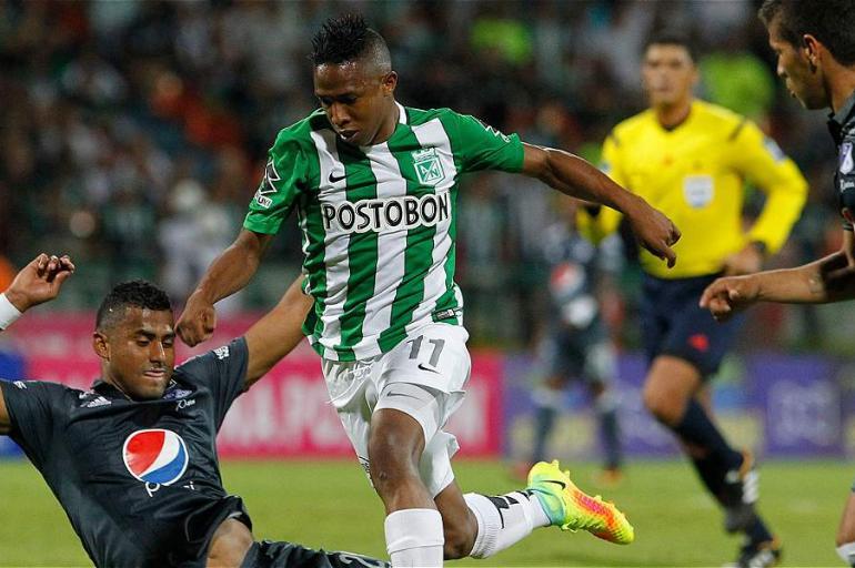 Andrés Ibargüen (cen.), jugador de Atlético Nacional.
