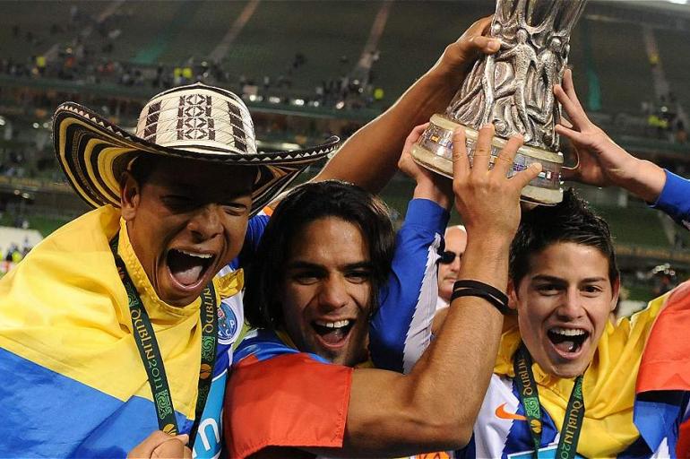 Falcao, James y Guarín celebrando el título de Europa League en la temporada 2010-2011. Archivo EL TIEMPO