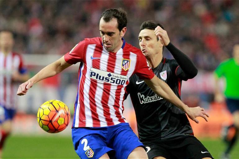 Diego Godín (izq.), defensor del Atlético de Madrid.