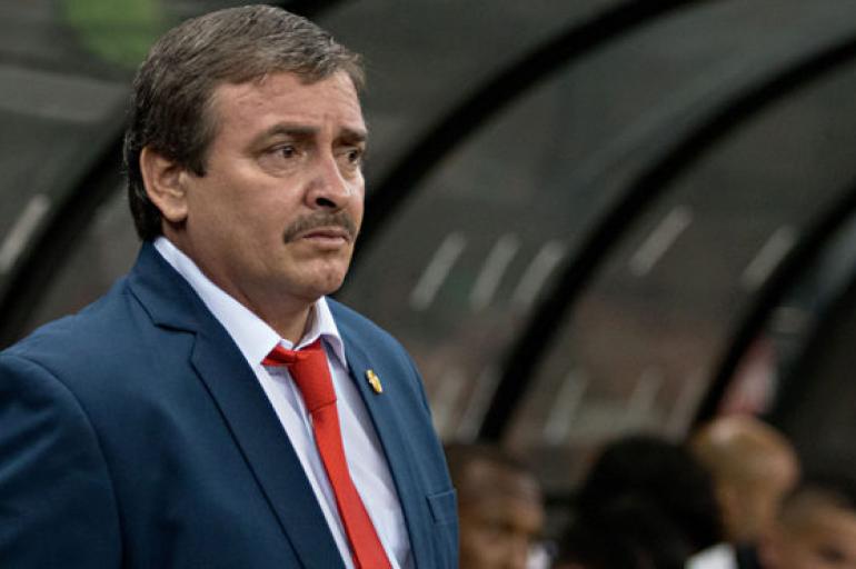 Técnicos mundialistas sin equipo