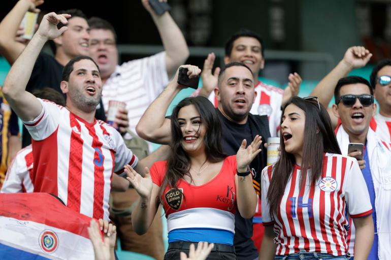 Hinchas Paraguay-Colombia