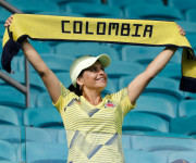 La hinchada colombiana se hizo presente en el estadio Arena Fonte Nova de Brasil.