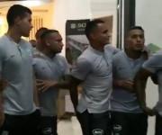 Brayan Rovira y una broma a Sebastián Gómez.