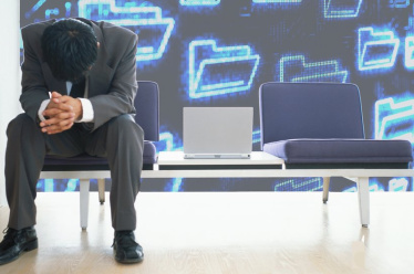 BBC Mundo: Un hombre sentado en una oficina